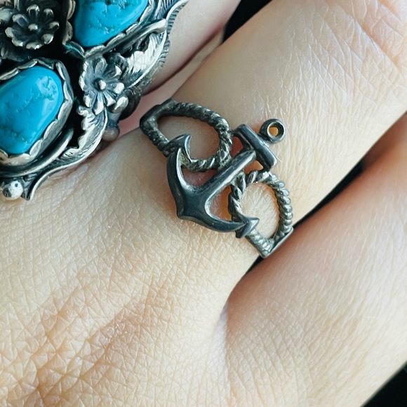 Vintage Sterling silver sailor Anchor Rope Ring - Picture 3 of 11